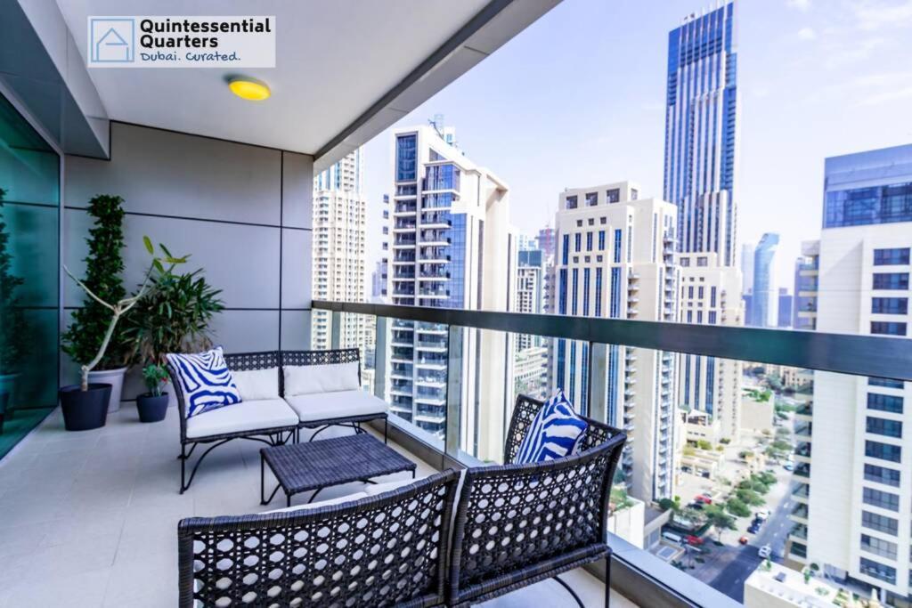 Downtown Cozy Home + Partitioned Living Room Dubai Luaran gambar