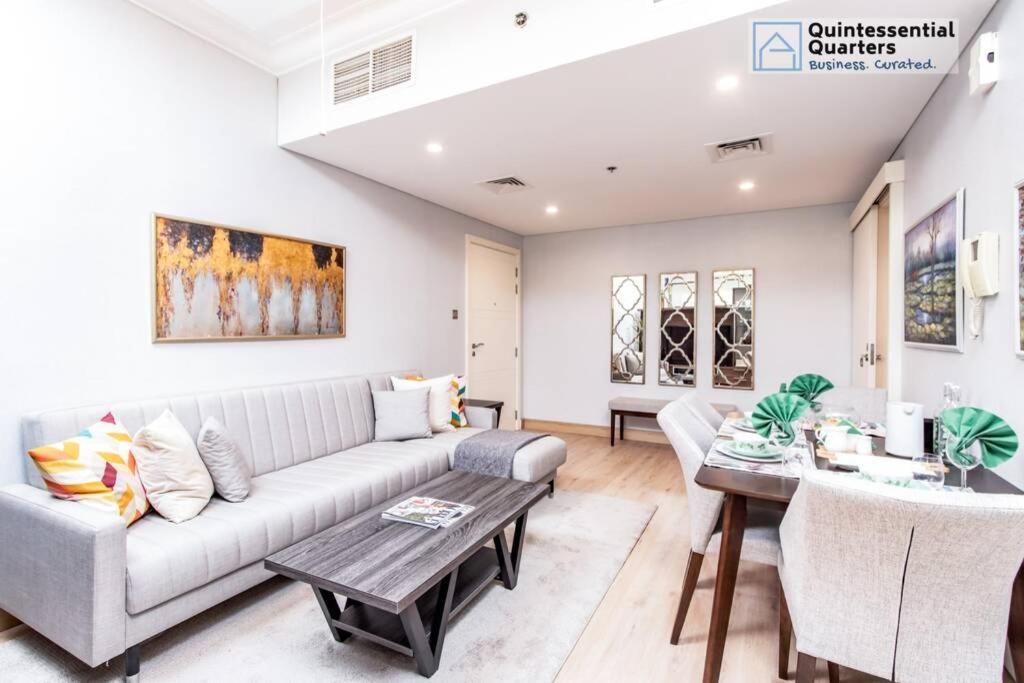 Downtown Cozy Home + Partitioned Living Room Dubai Luaran gambar