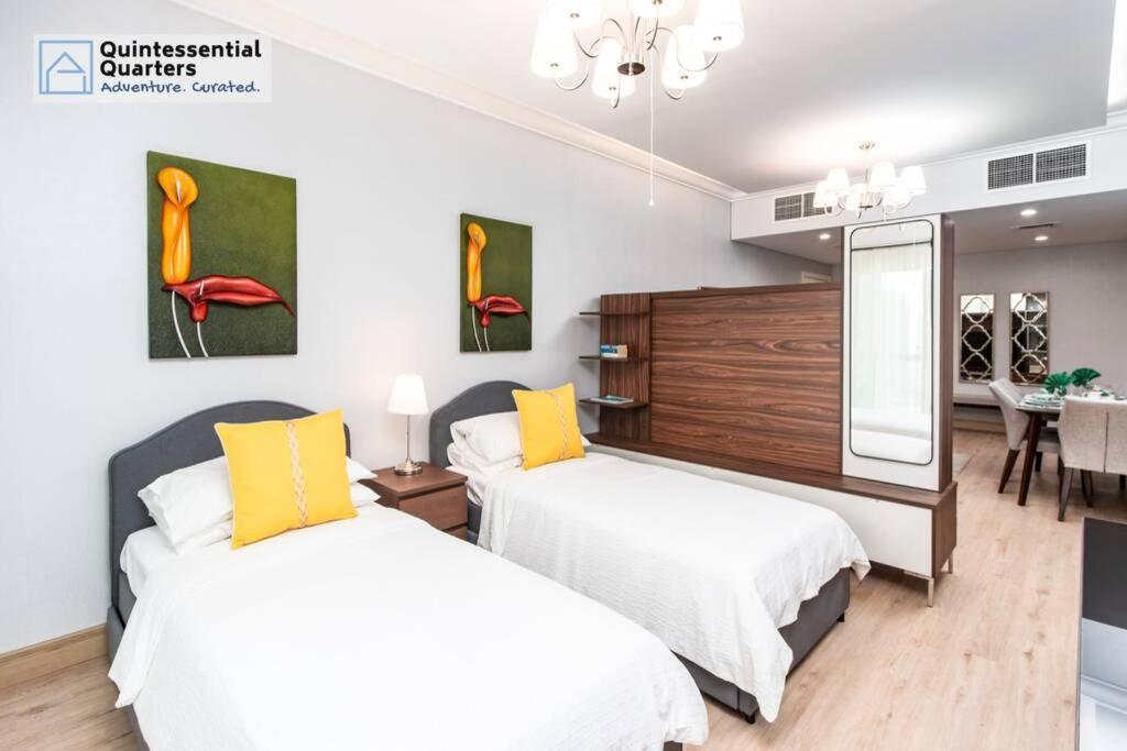 Downtown Cozy Home + Partitioned Living Room Dubai Luaran gambar